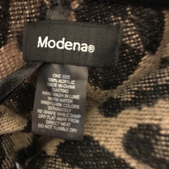 Leopard print sweater cape coat. Angled bottom - Picture 3 of 7